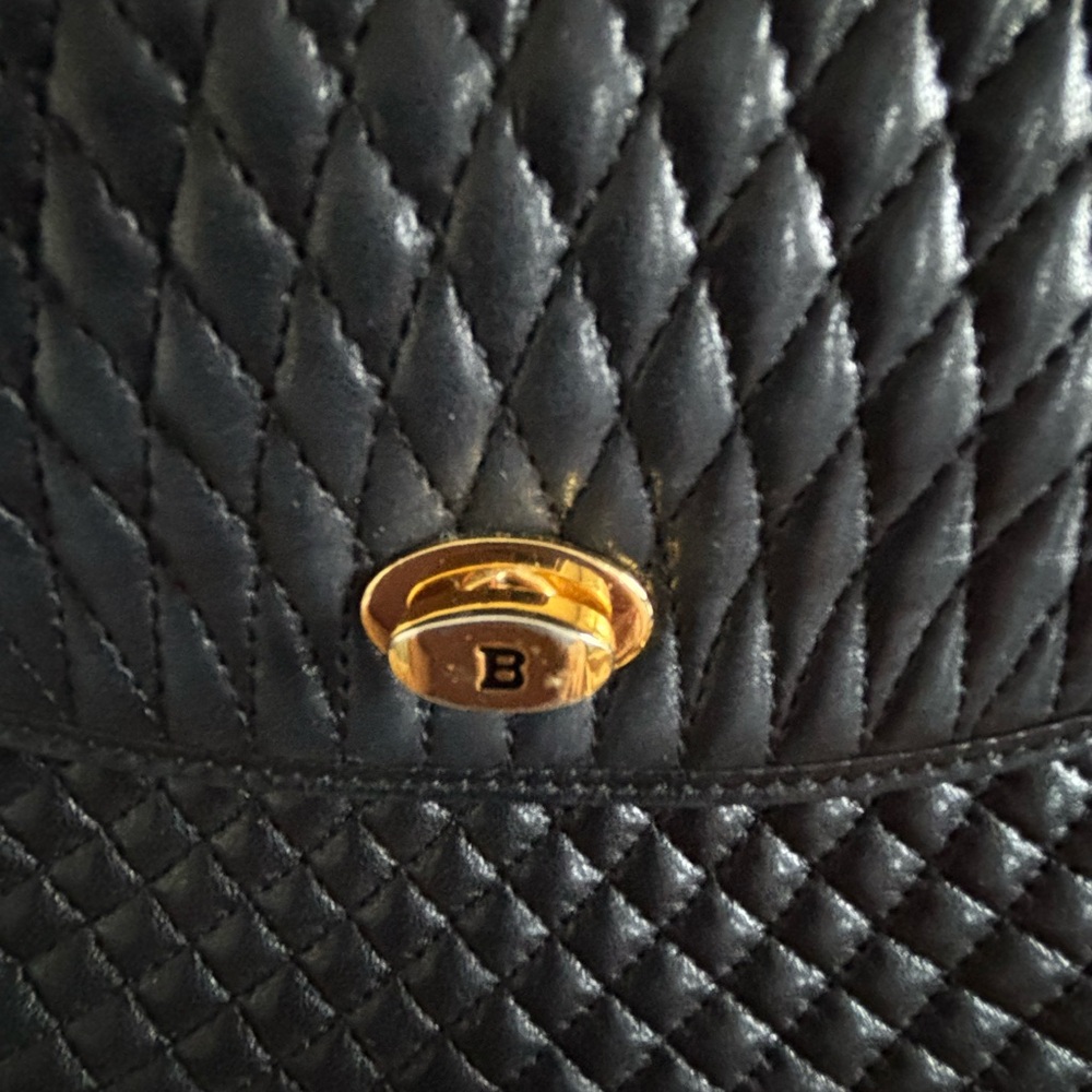 Vintage Bally Quilted Lambskin Chain Shoulder Bag – Black with Gold Hardware - Picture 4 of 10